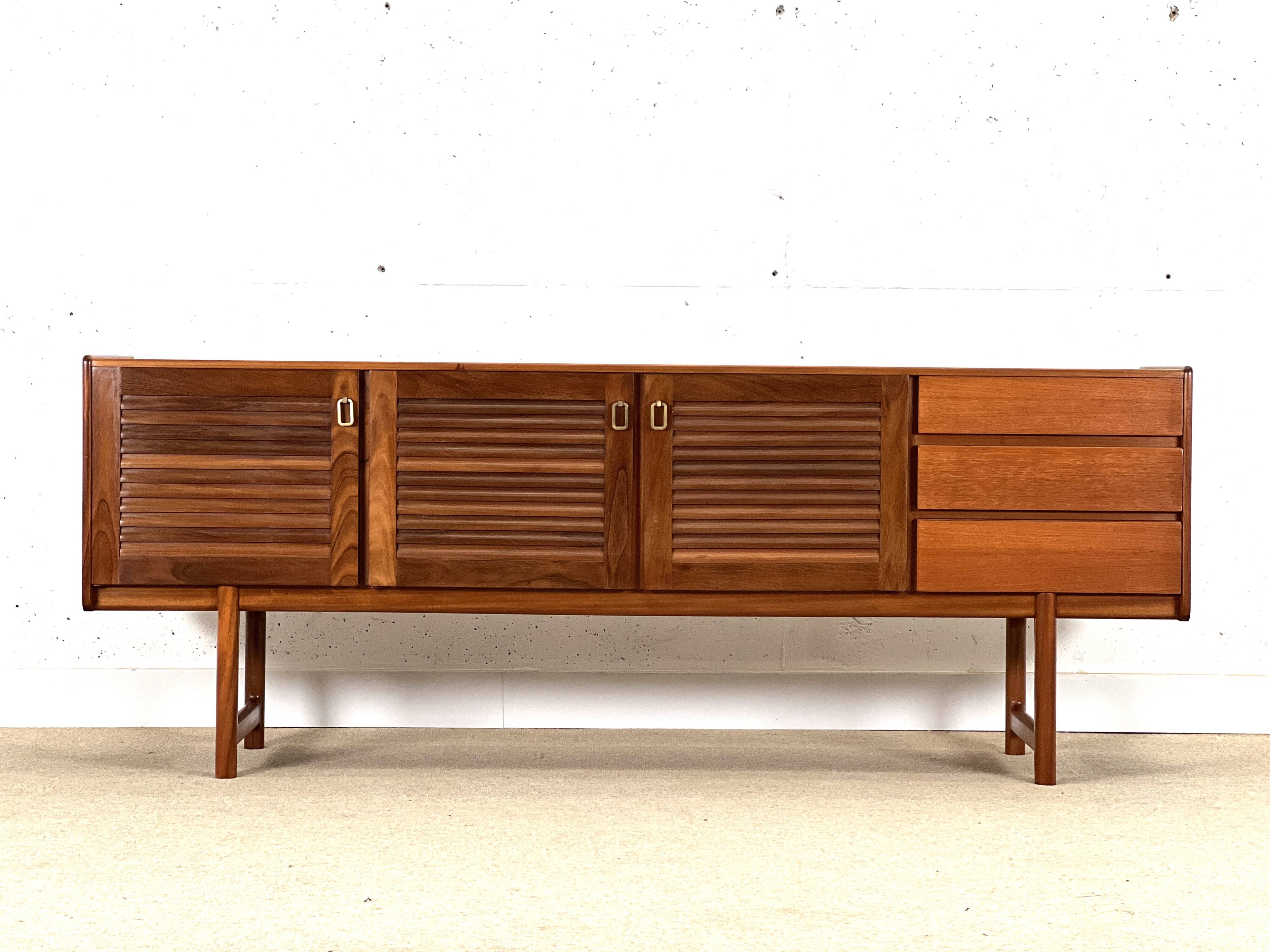 Buffet Mcintosh en noyer.