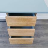 Bureau moderniste et sa chaise