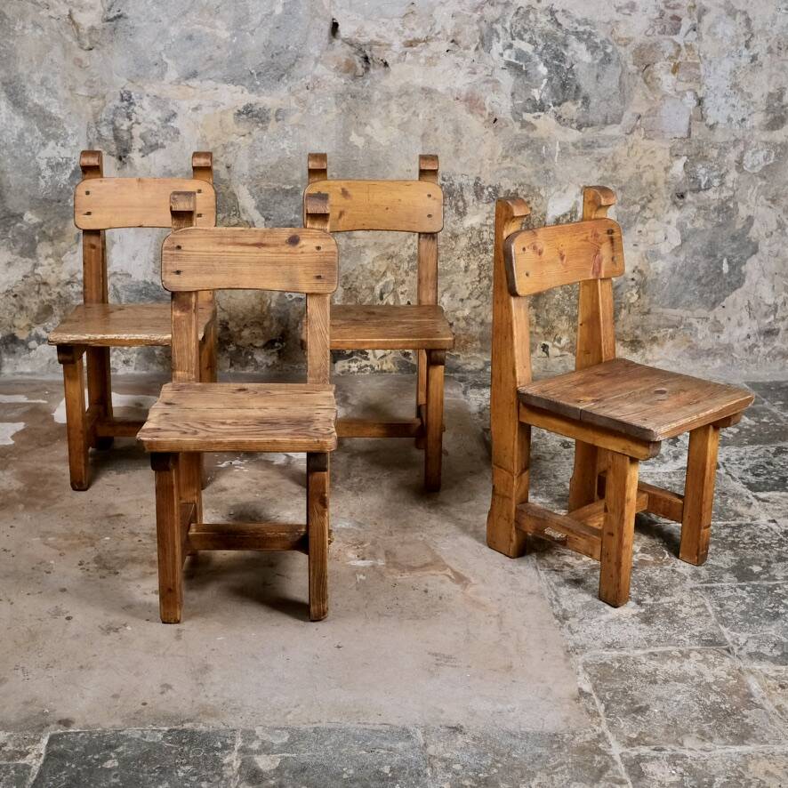 Set of 4 brutalist pine chairs, Italy, 1960s