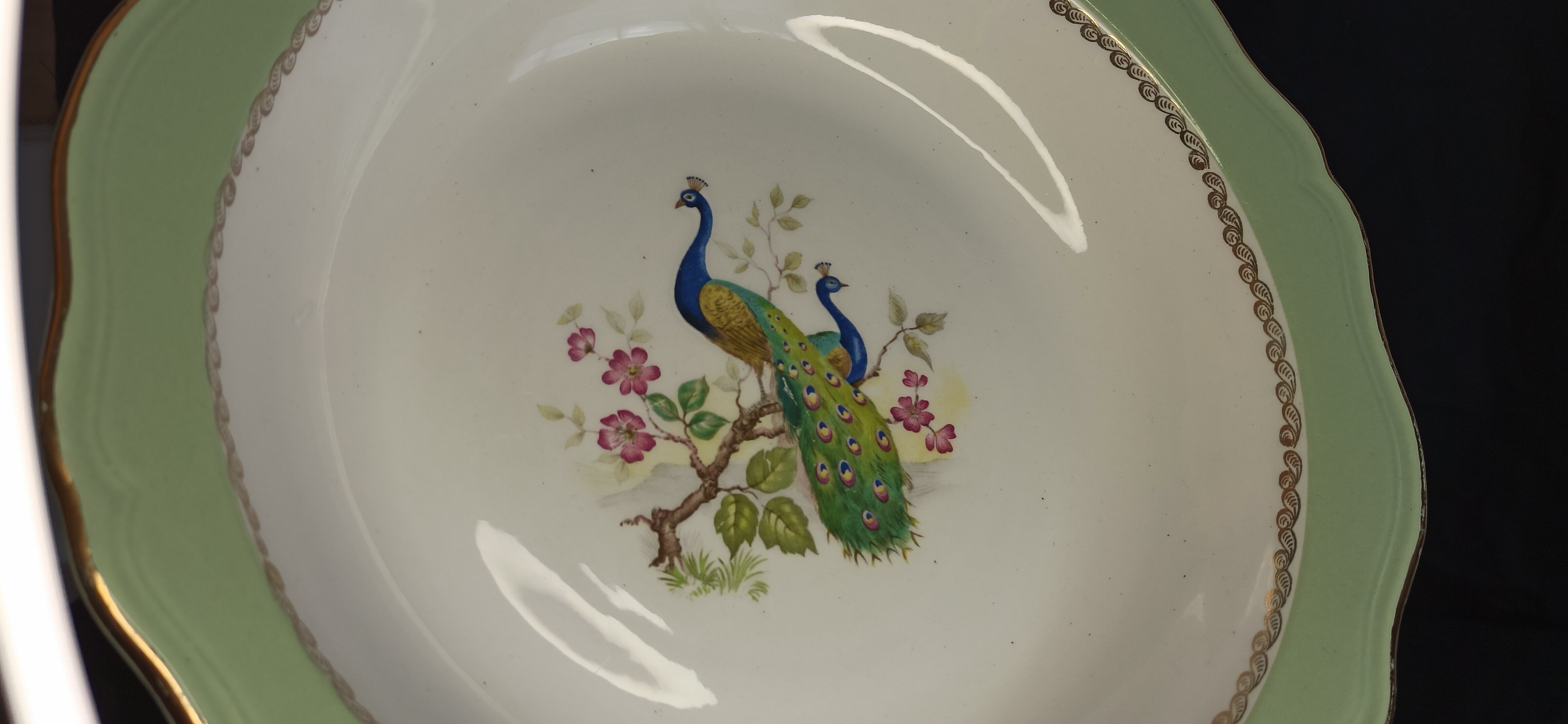 Hollow serving dish - peacock décor - l'amandinoise