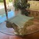 Table sur chapiteau corinthien
