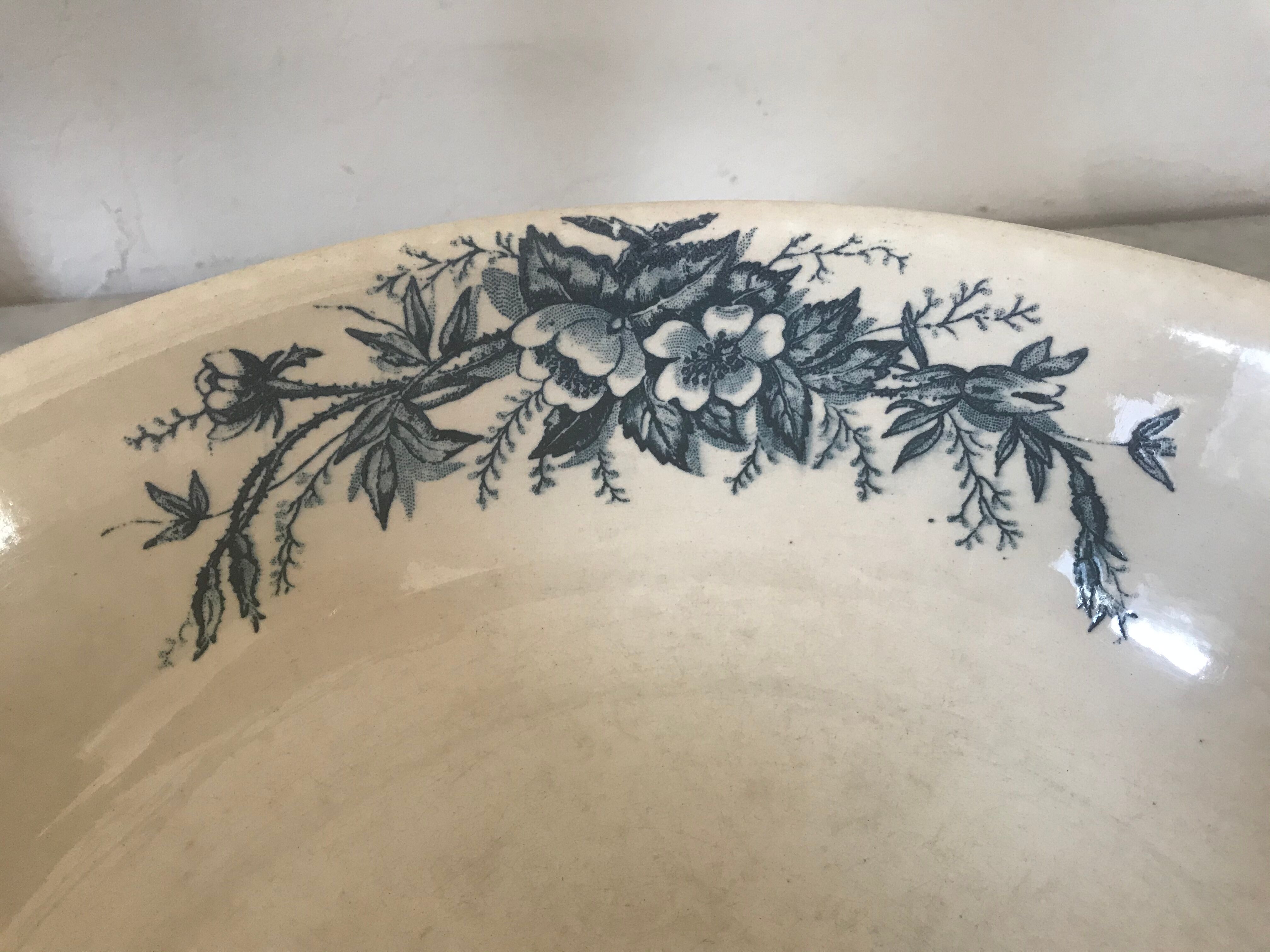 Hollow dish / iron earth bowl