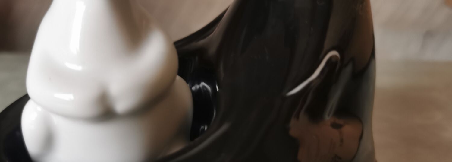 Pepper shaker kangaroo ceramic