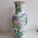 Vase with parrot motifs