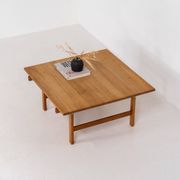 Table basse en chêne par Hans J. Wegner pour Andreas Tuck