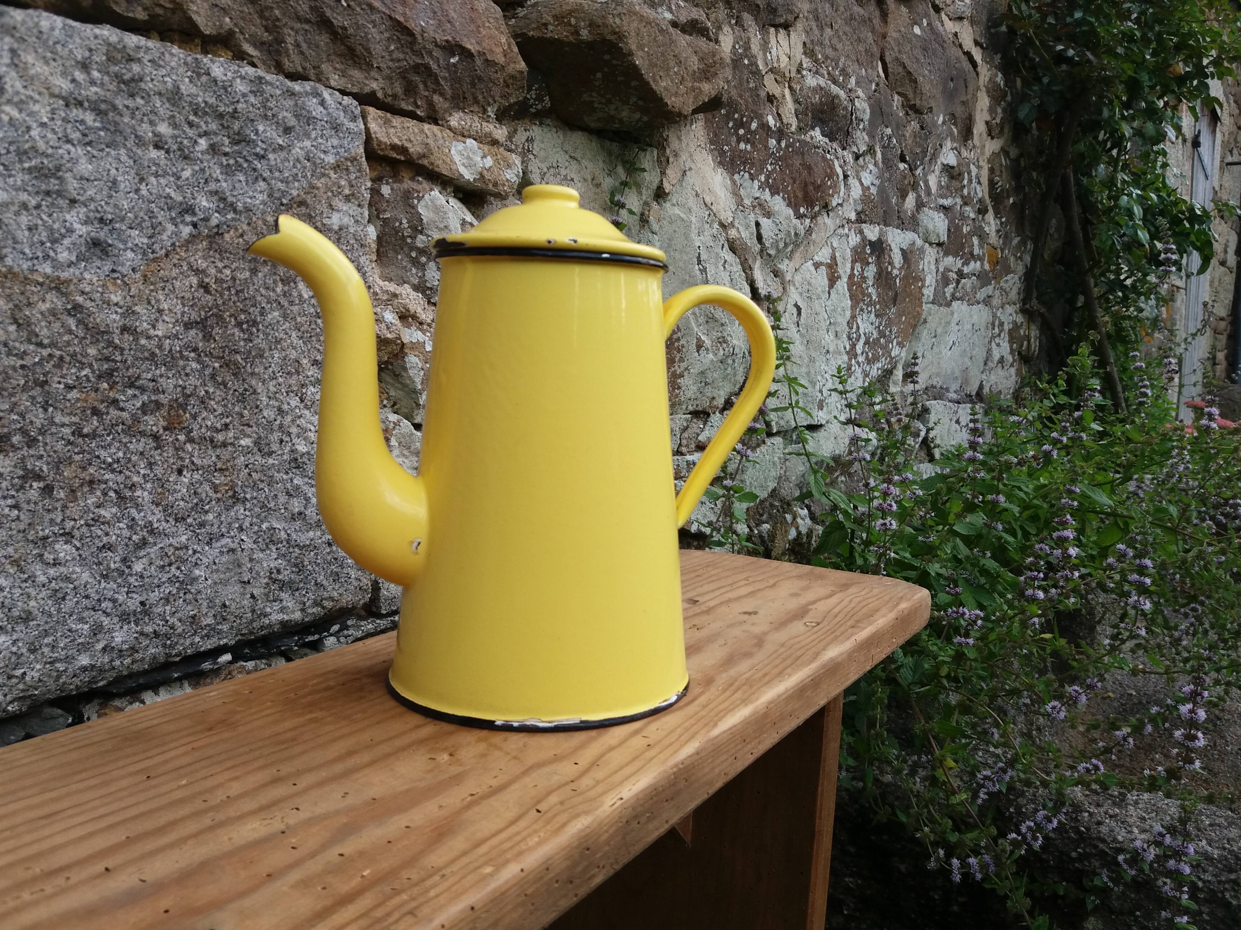 Enamelled coffee maker