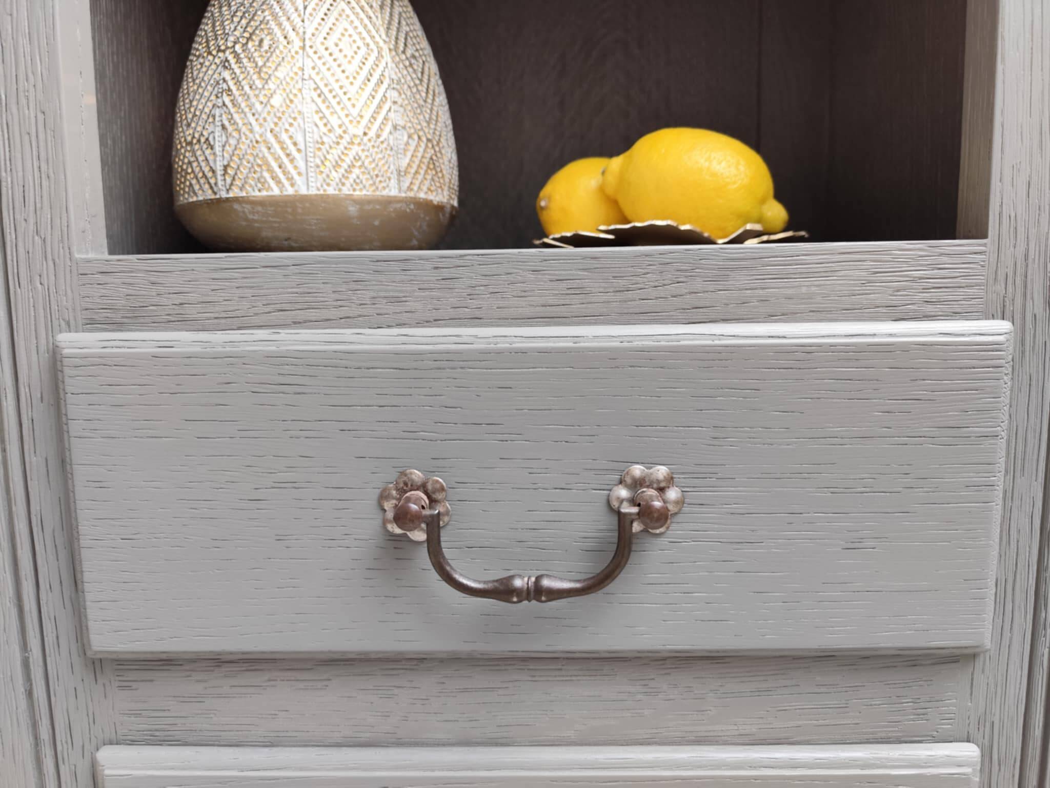 Oak chest of drawers