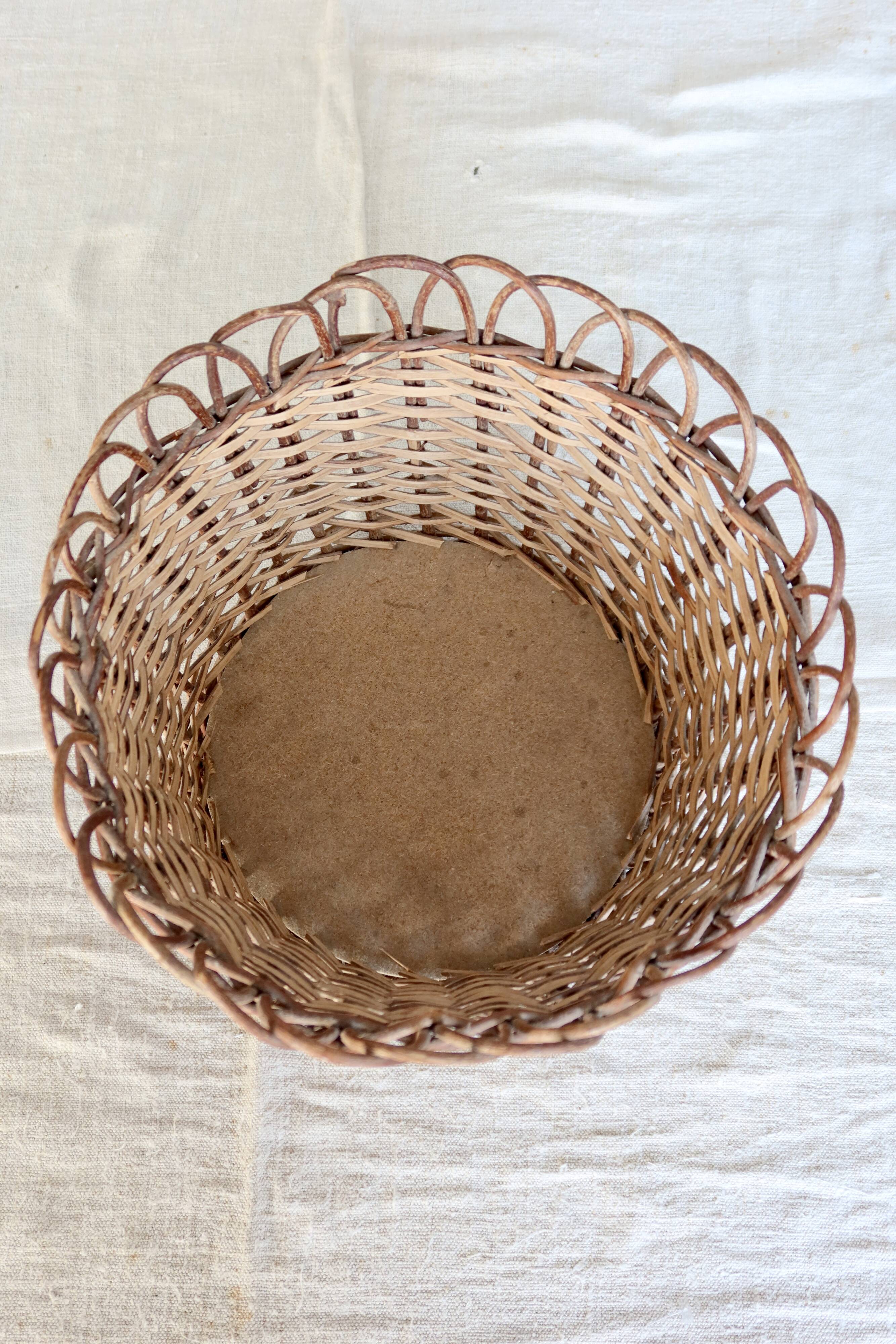 Large vintage woven rattan cache-pot