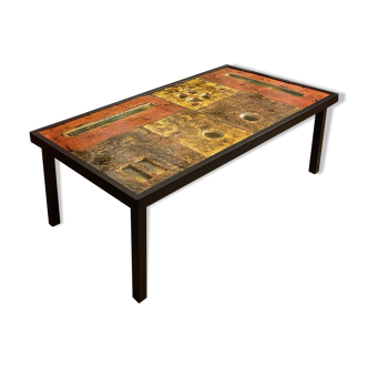 Table basse des Frères Cloutier (XXème) en pierre de lave émaillée et structure en acier noir