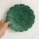 Wall plate in earthenware with a vine leaf design