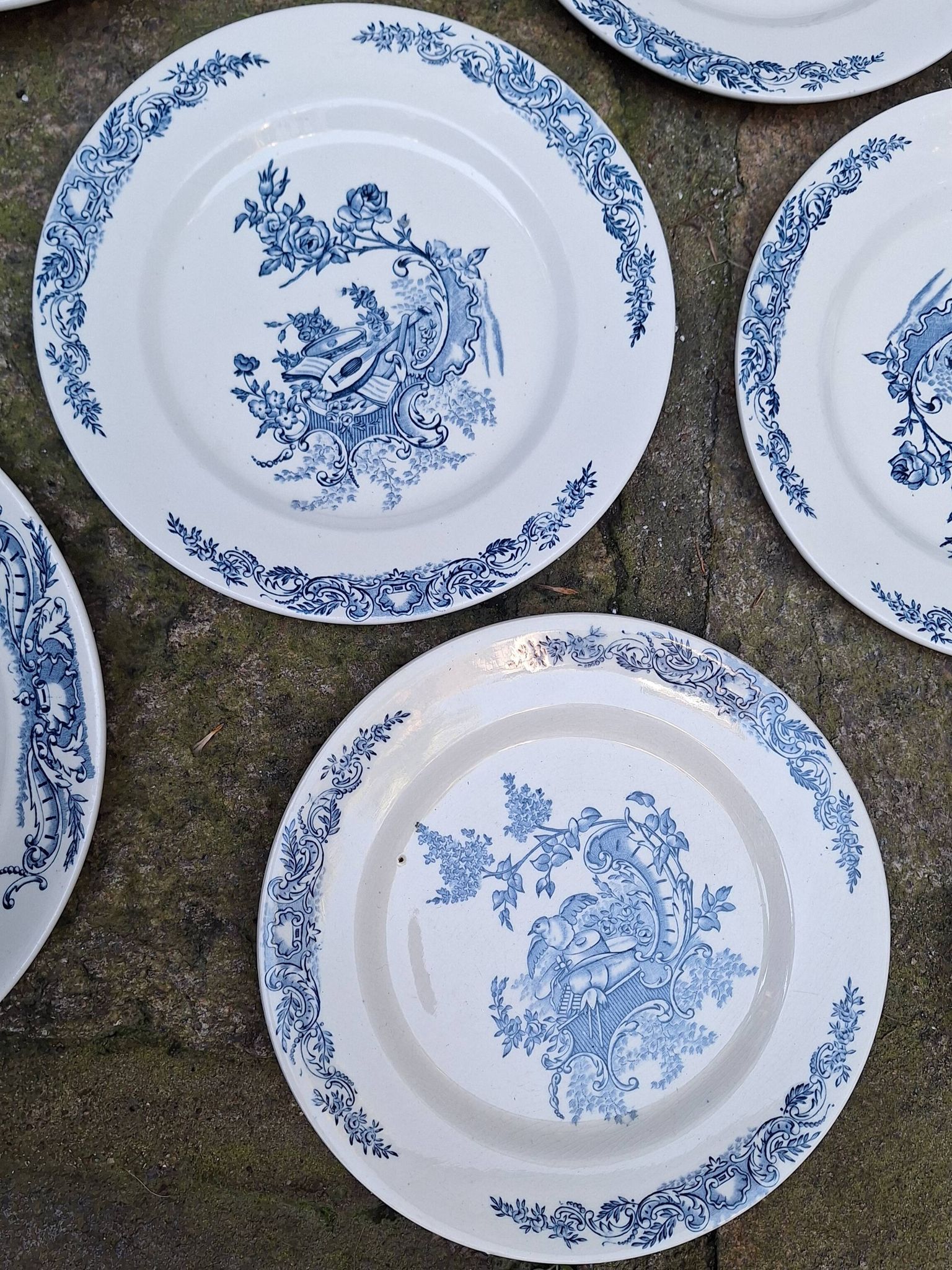 Service set in SG porcelain, Louis XV model.