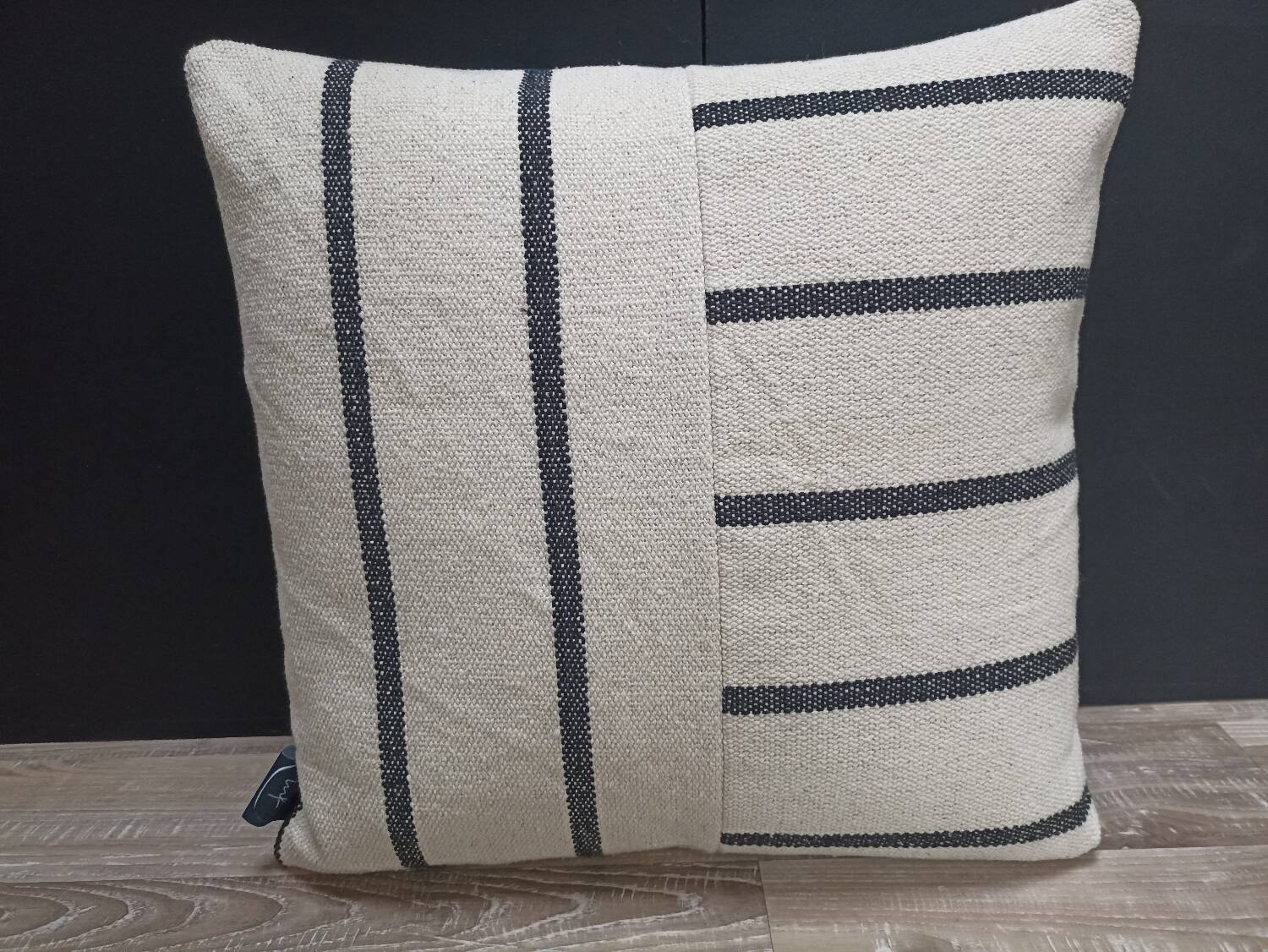Striped woven cushion 40x40cm