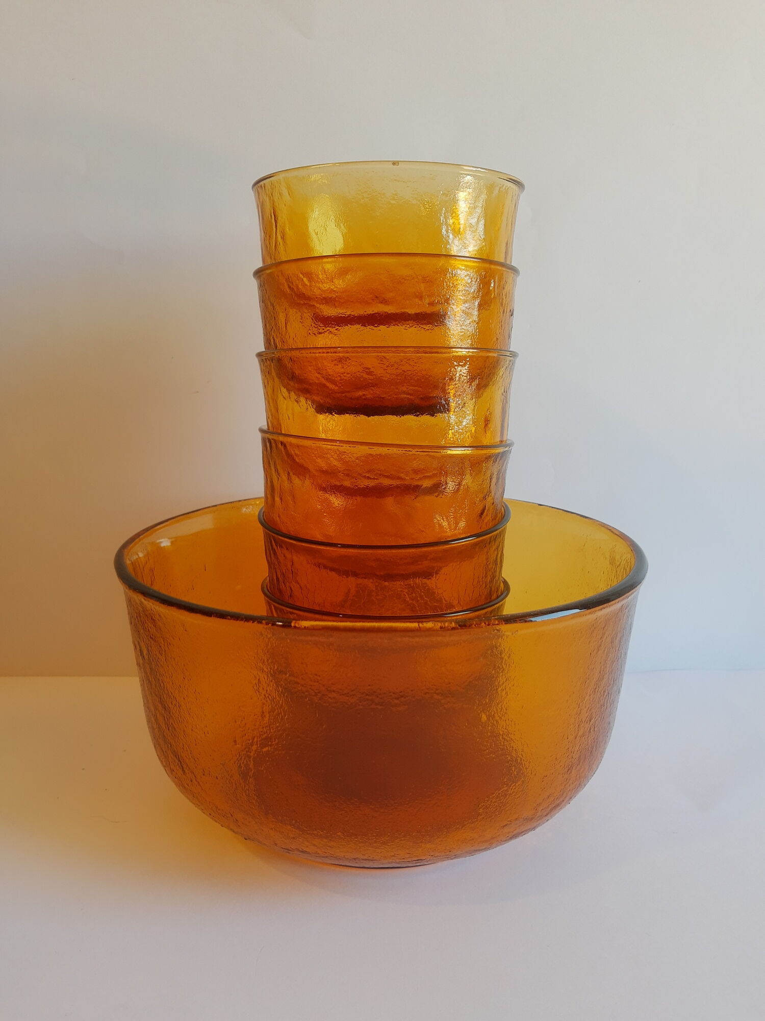 Lot salad bowl codec and 7 cups frosted amber glass sierra 70s