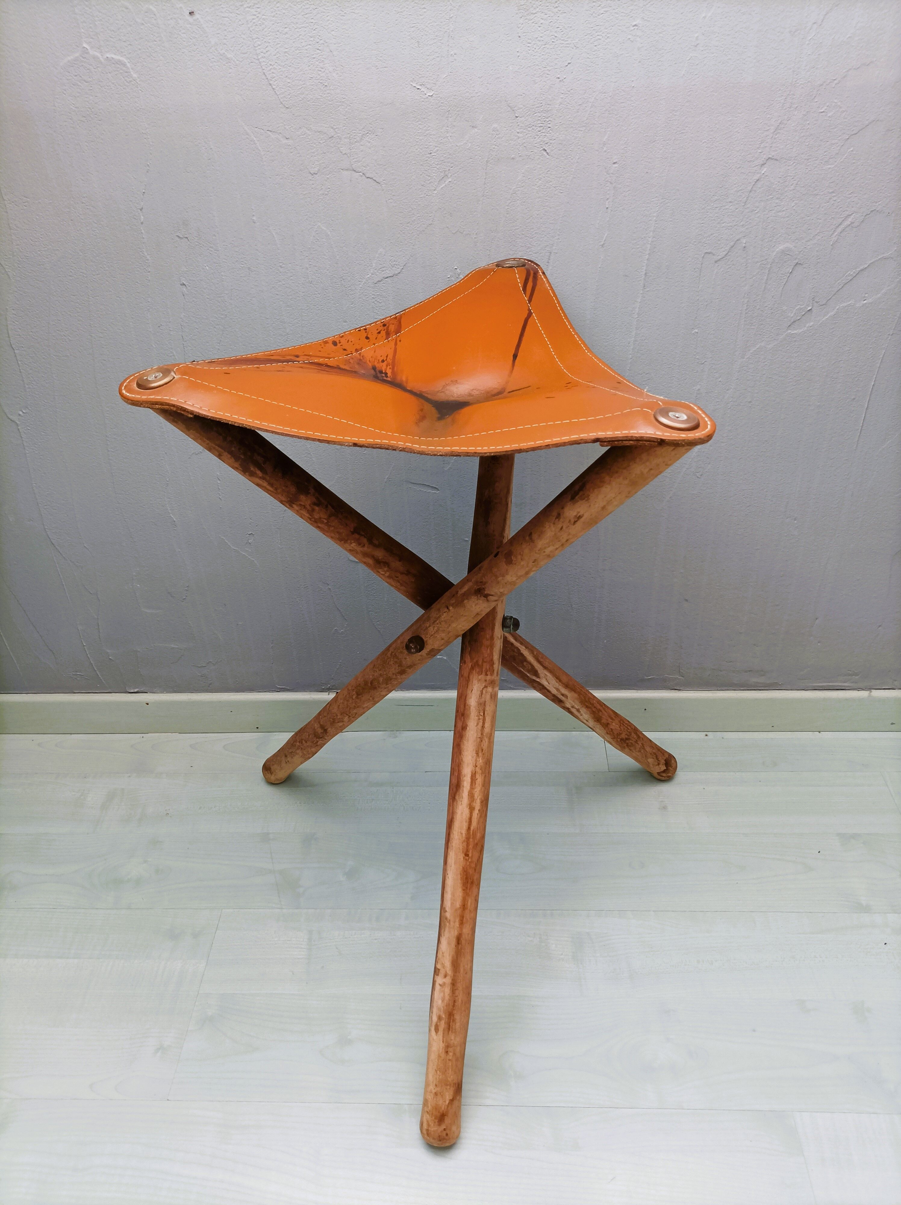 Foldable tripod stool