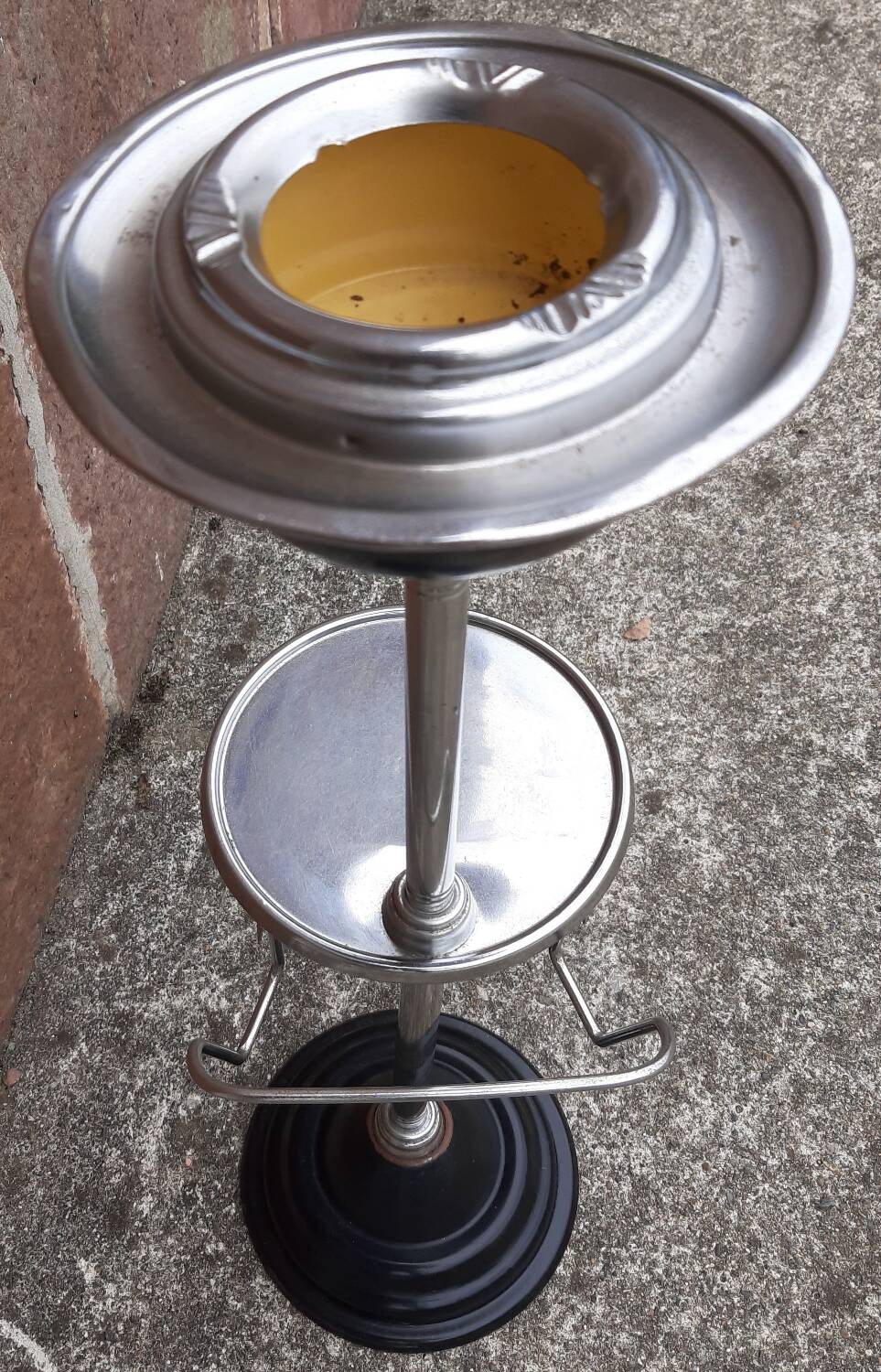 Standing magazine ashtray, 1960s/70s.