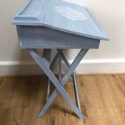 Joli pupitre / bureau d’enfant en bois