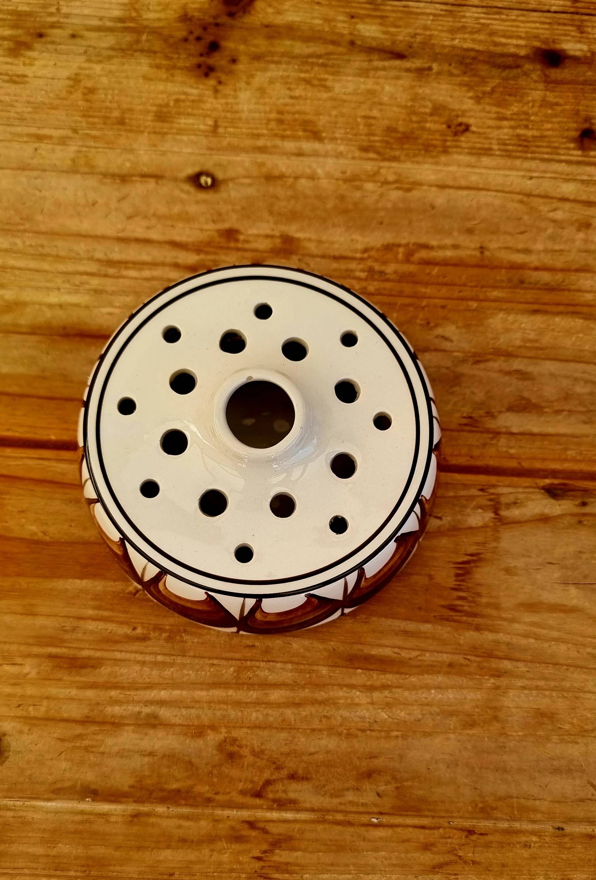 Vintage Jersey Pottery pique flowers in ceramic with a brown pattern from the 1970s.