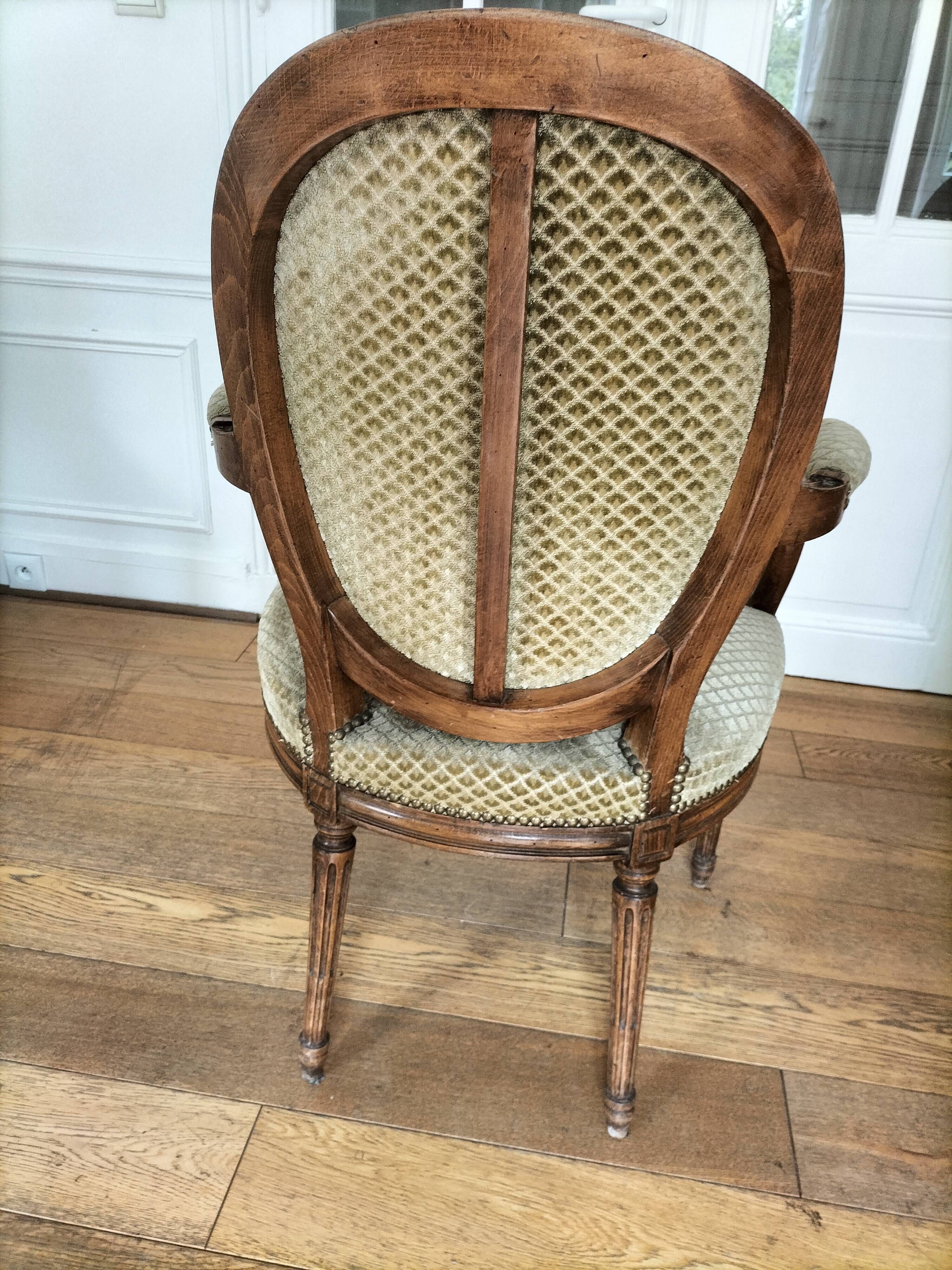 Fauteuils médaillon style Louis XVI