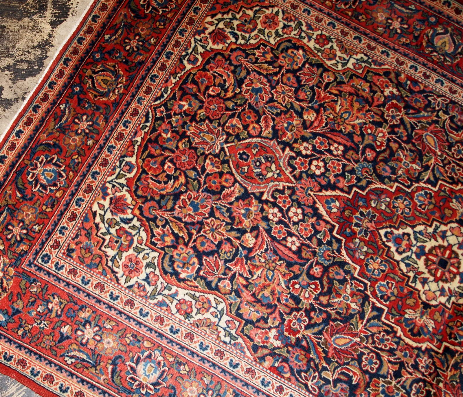Handmade antique Persian Kashan rug 4.1' x 6.2' (125cm x 189cm) 1910s