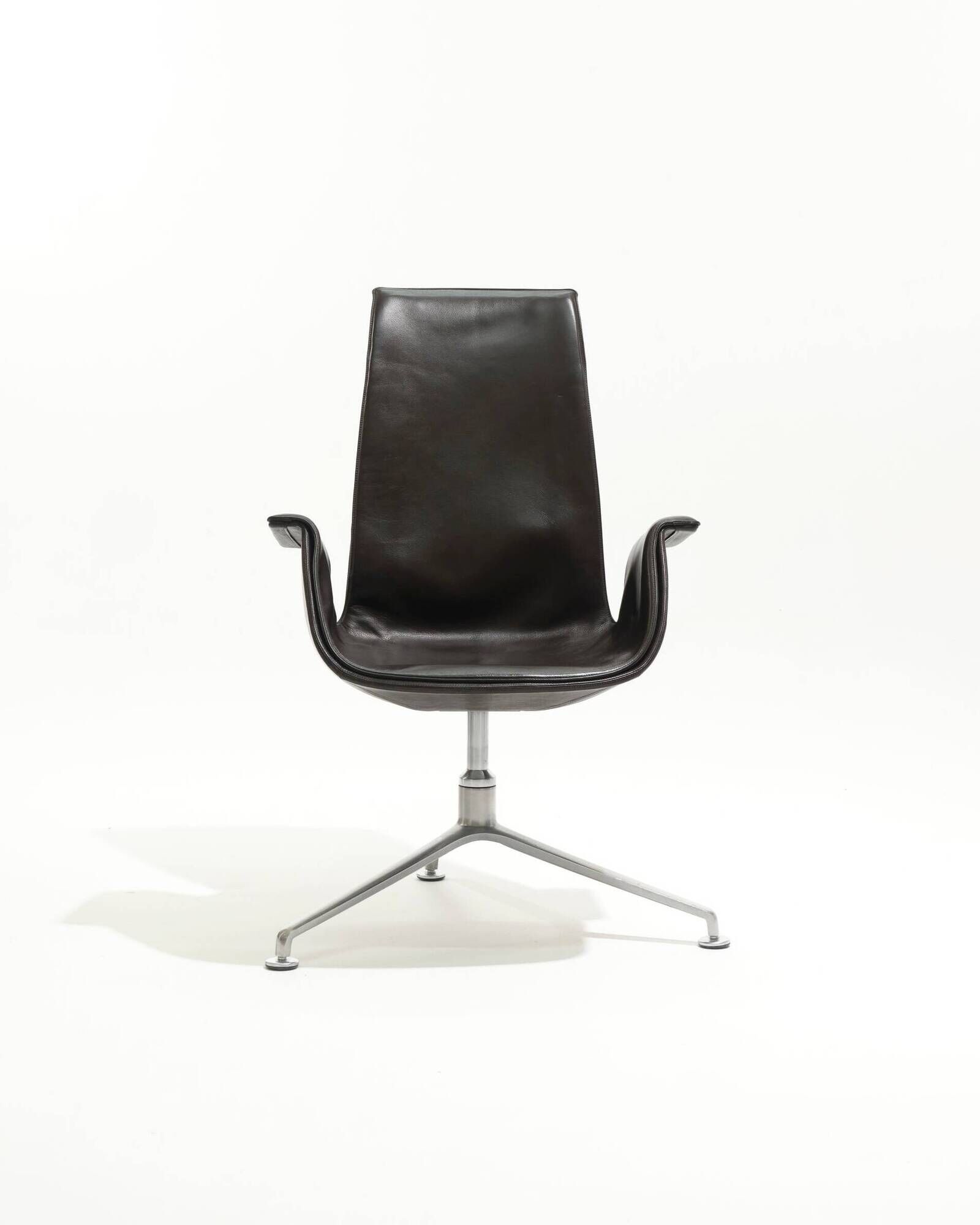 PAIR OF FK 6725 LEATHER ARMCHAIRS, KNOLL, FABRICIUS & KASTHOLMON, 1960s