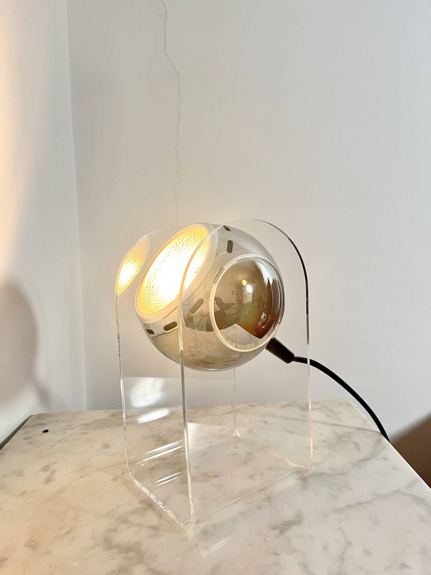 Vintage Space Age Acrylic Table Lamp by Gino Sarfatti for Arteluce, Italy