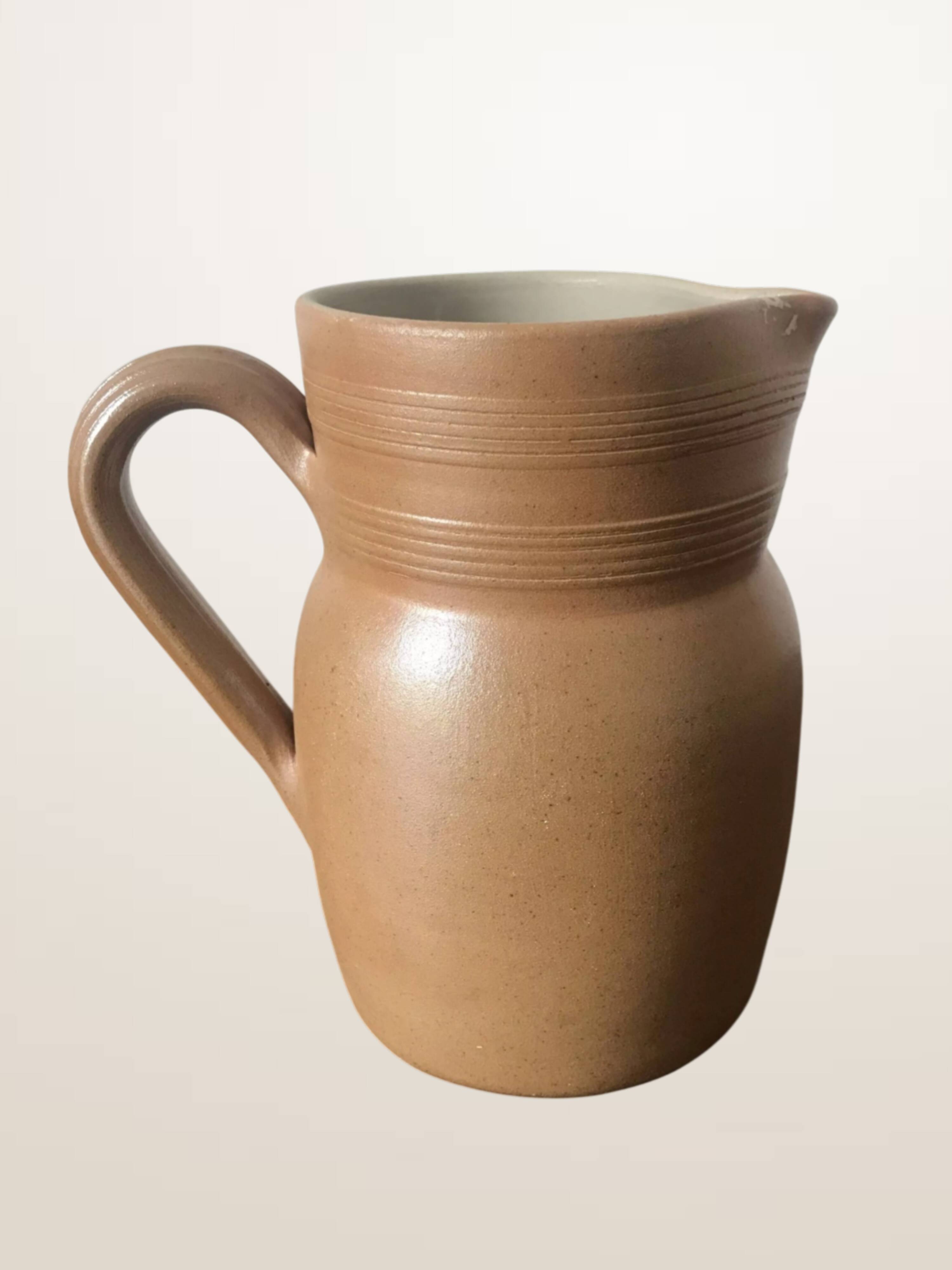Set of 3 matte stoneware jugs
