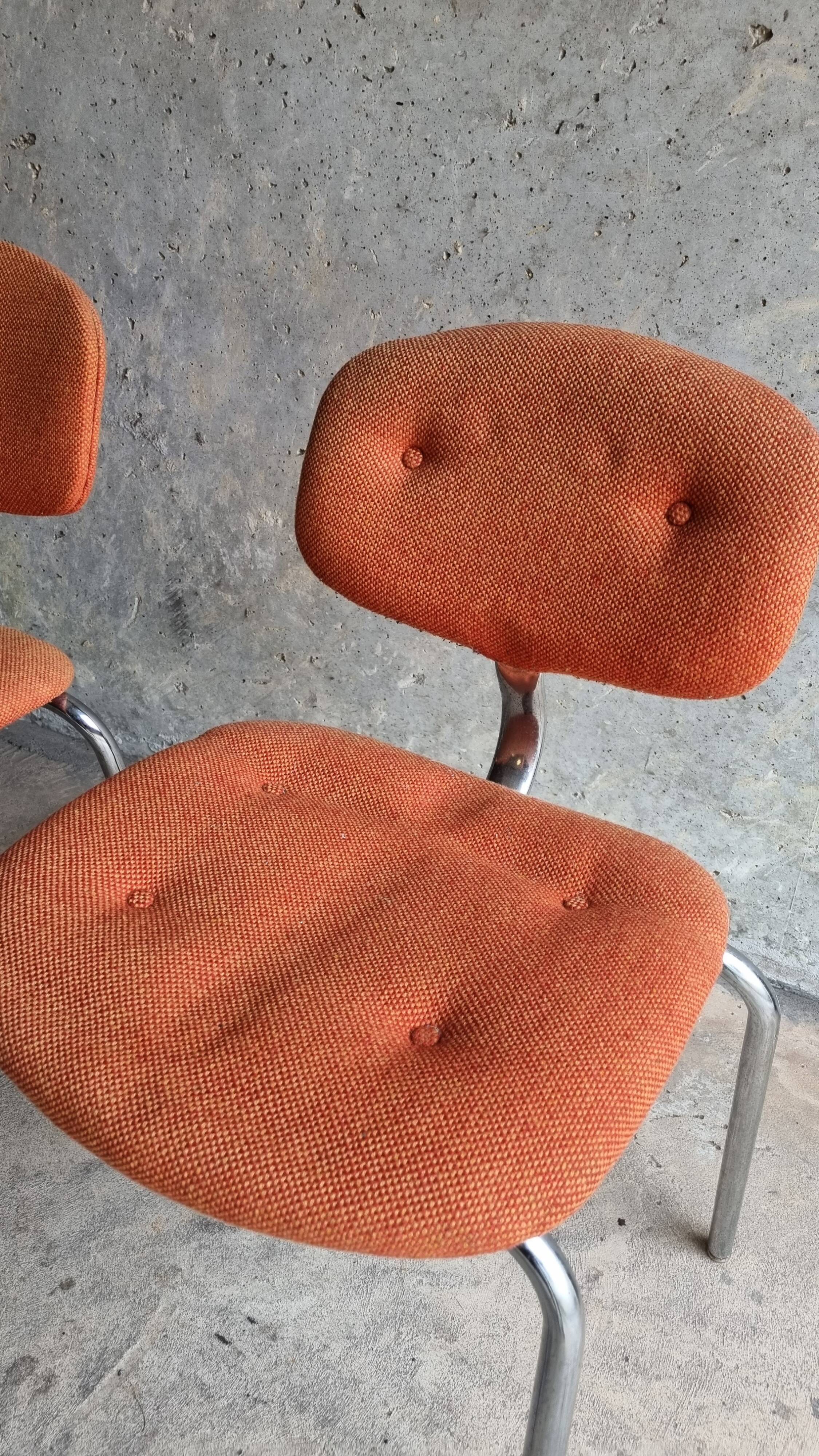 Set of 5 steelcase strafor chairs