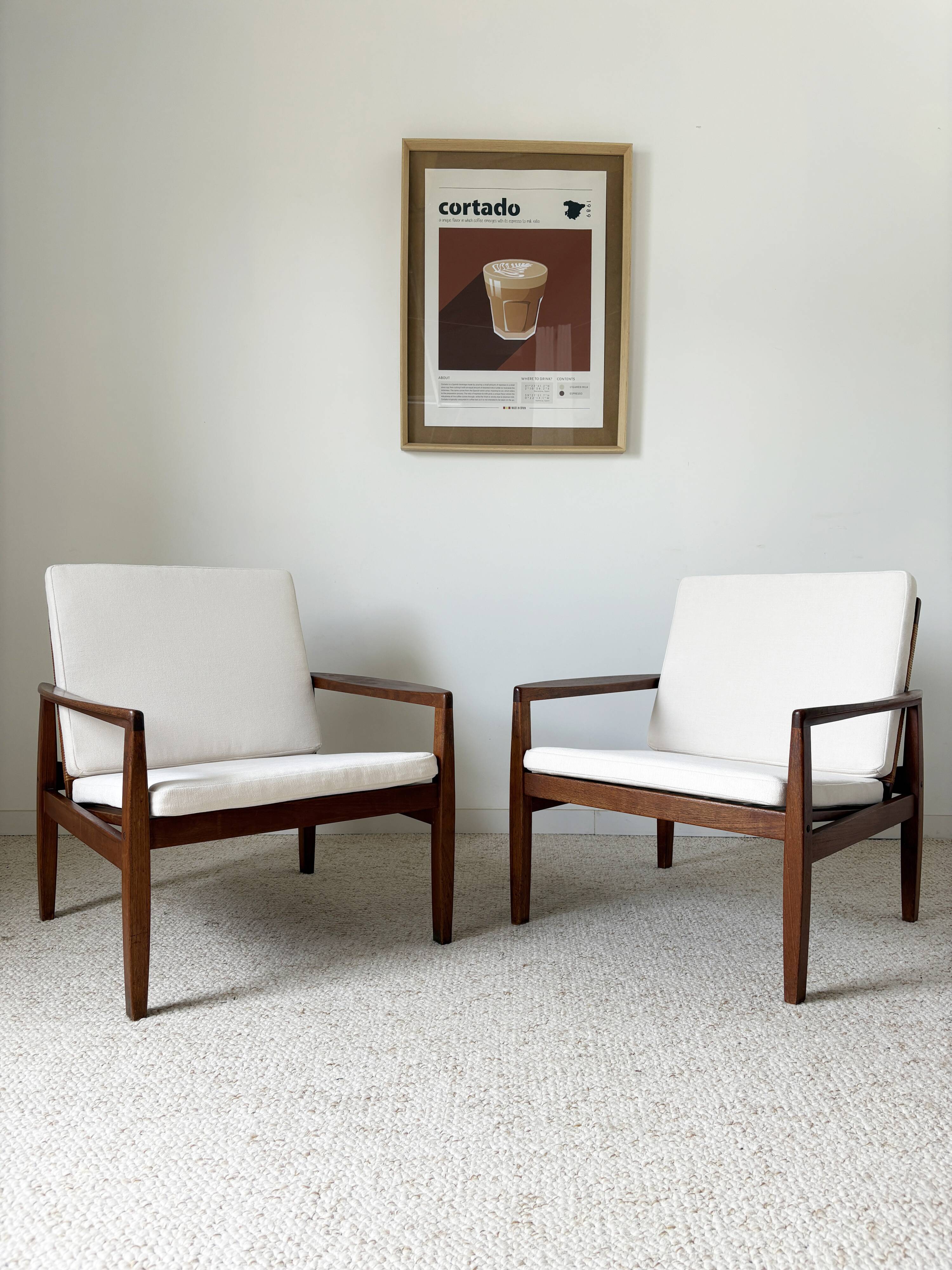 Paire de fauteuils 519 Hans Olsen teck et rotin