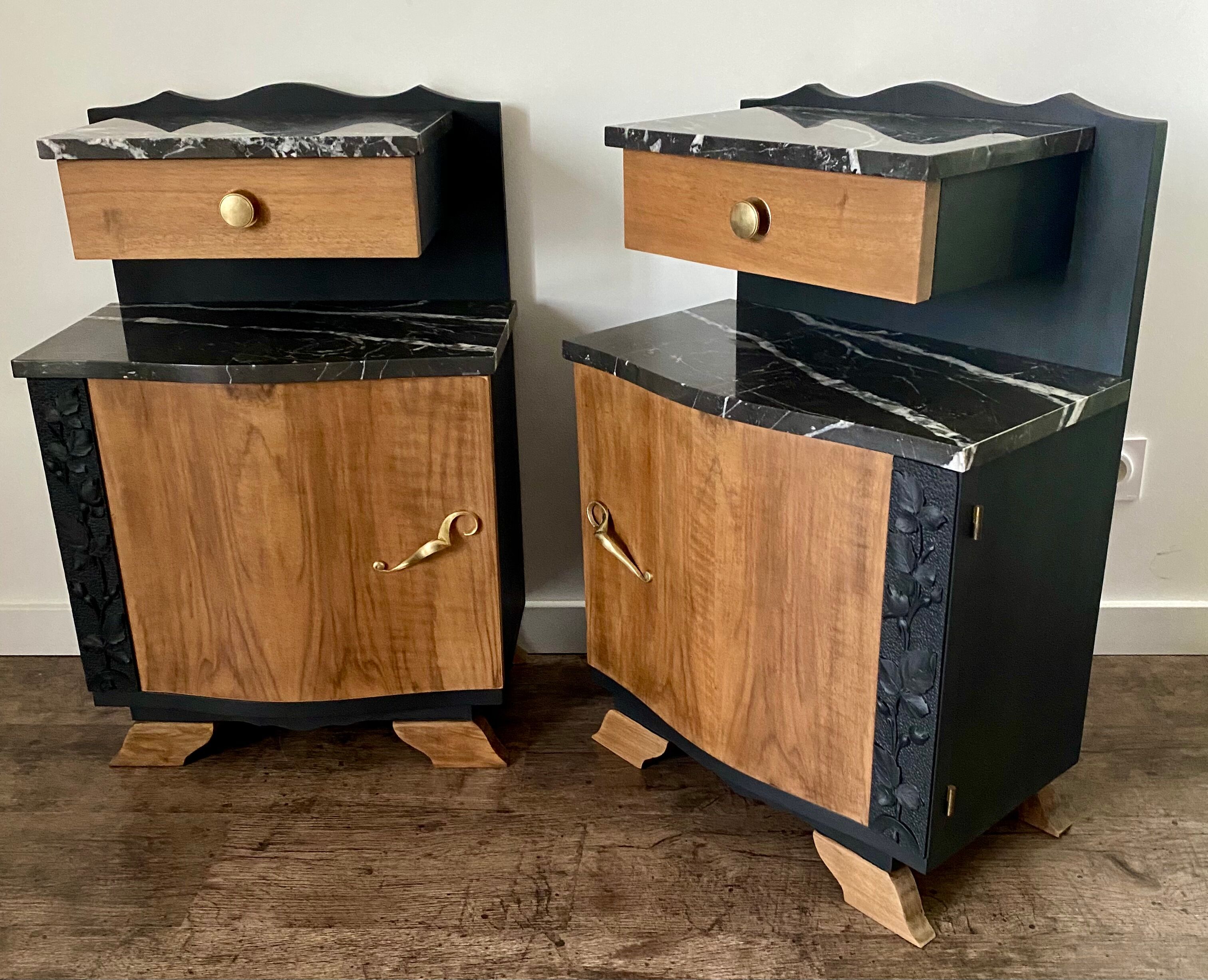Paire de chevets Art Deco noir et bois