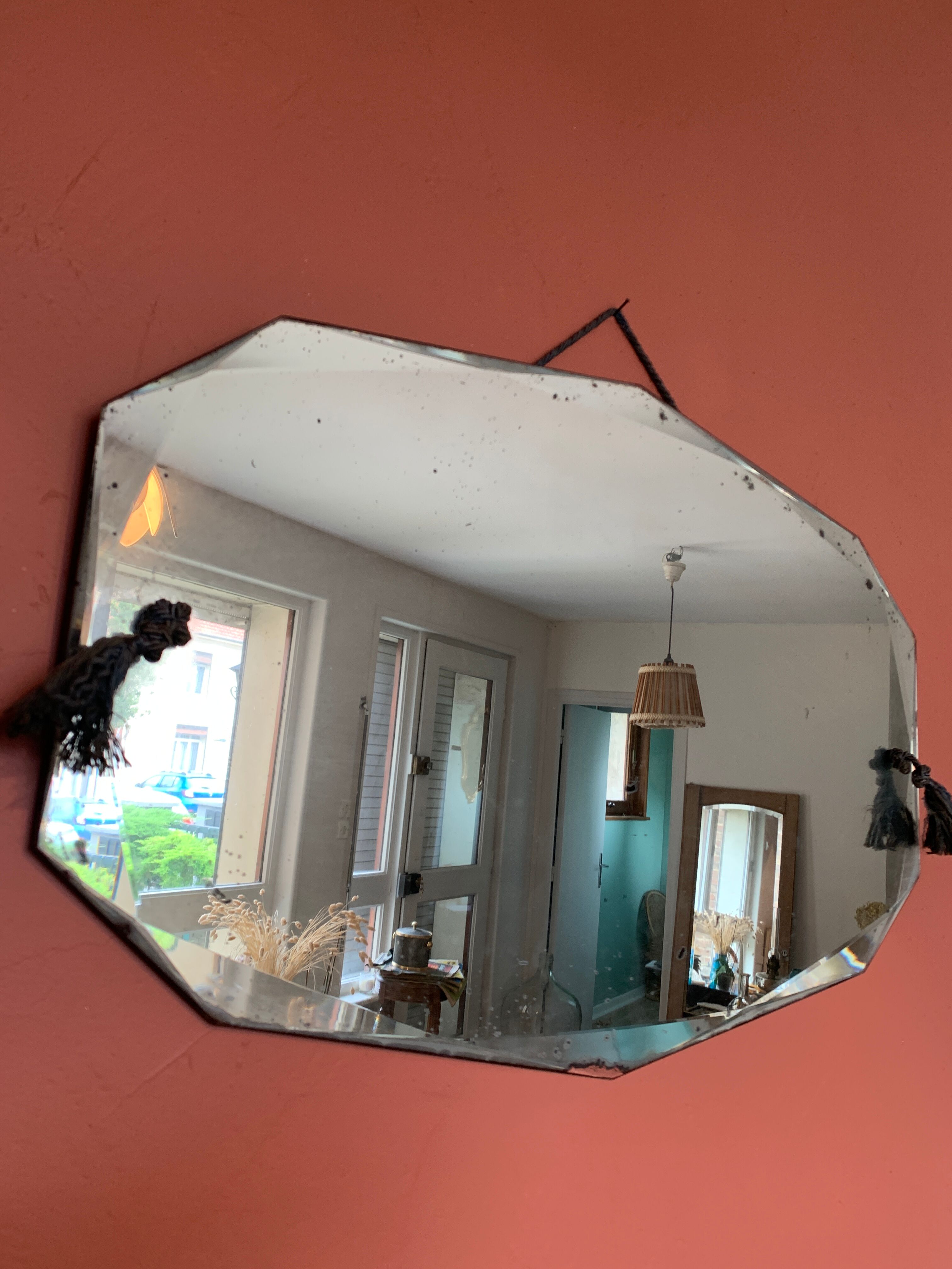 Bevelled mirror
