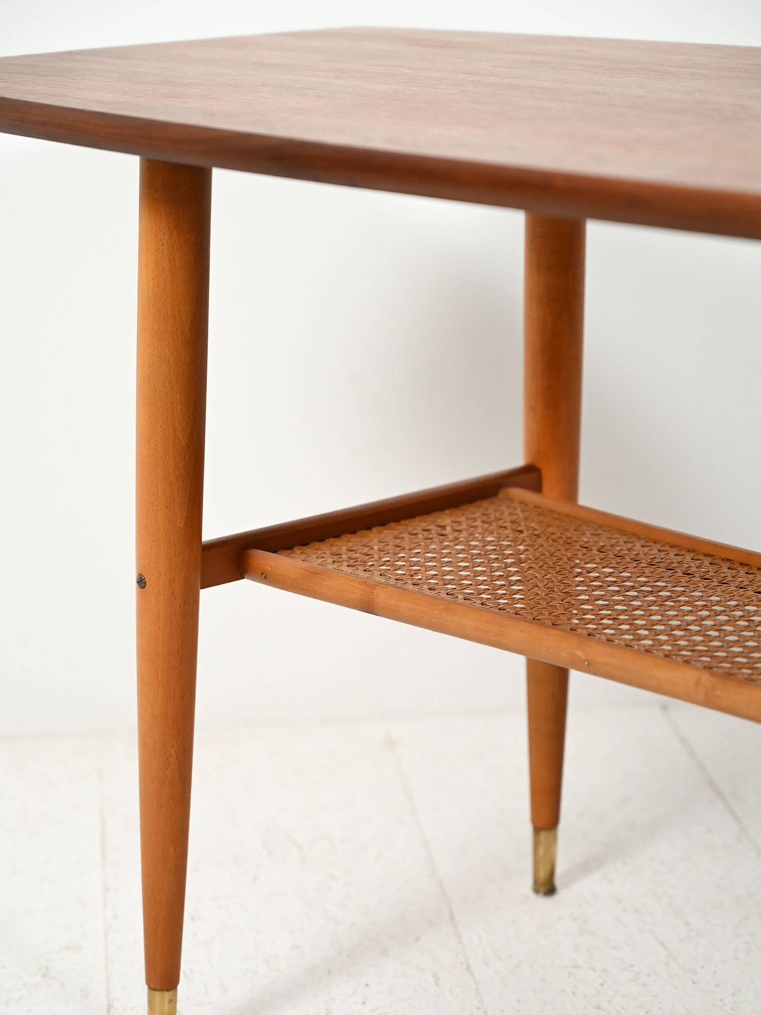 Coffee table in teak with boat shape
