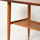 Coffee table in teak with boat shape