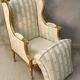 Bergère à oreilles de style louis xvi en bois doré