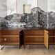 Enfilade scandinave en palissandre, 5 portes. Piétement en tube carré chromé.