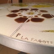 Round vintage coffee table with ceramic tray - 70s