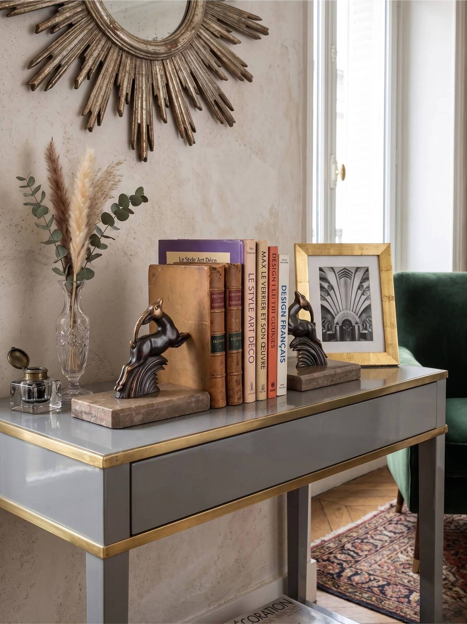 Art Deco bookends in patinated metal – animal pair – marble bases
