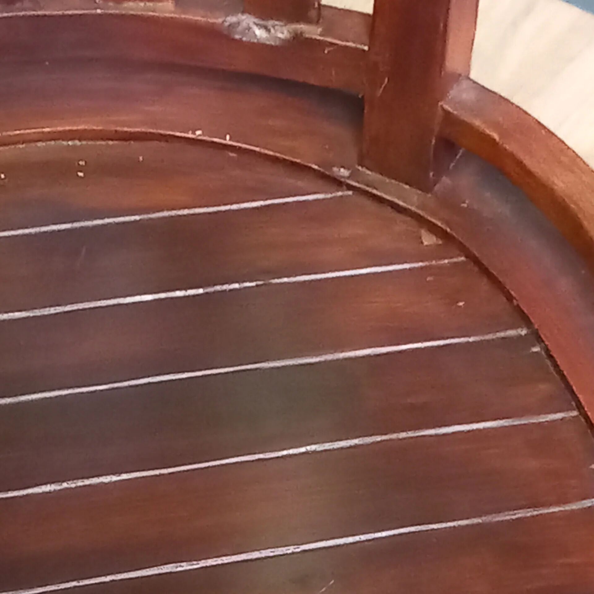 Mahogany office chair with swivel function
