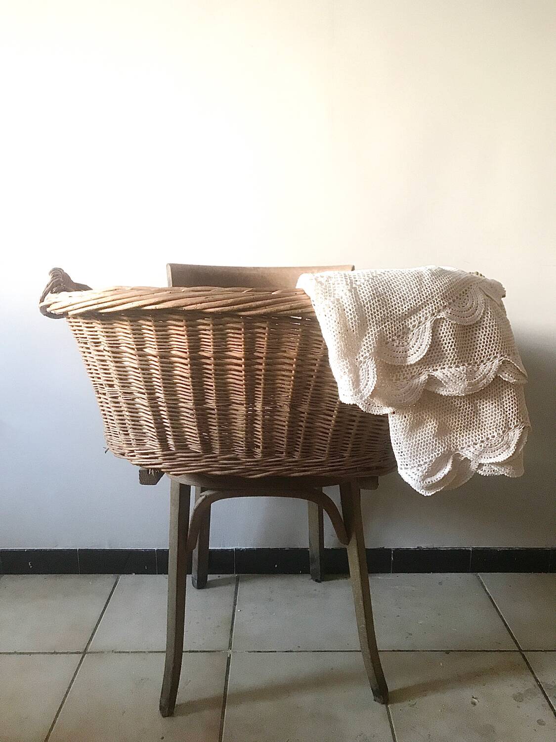 XL wicker laundry basket