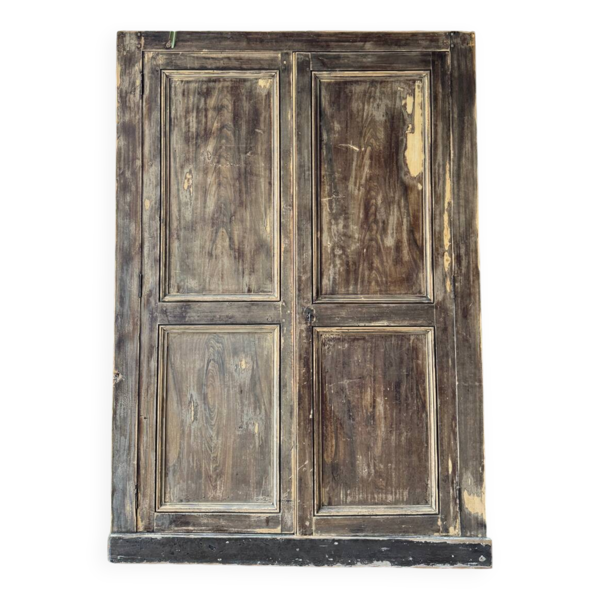 L’armoire ancienne patinée