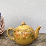 Teapot in vintage beige fruit slip