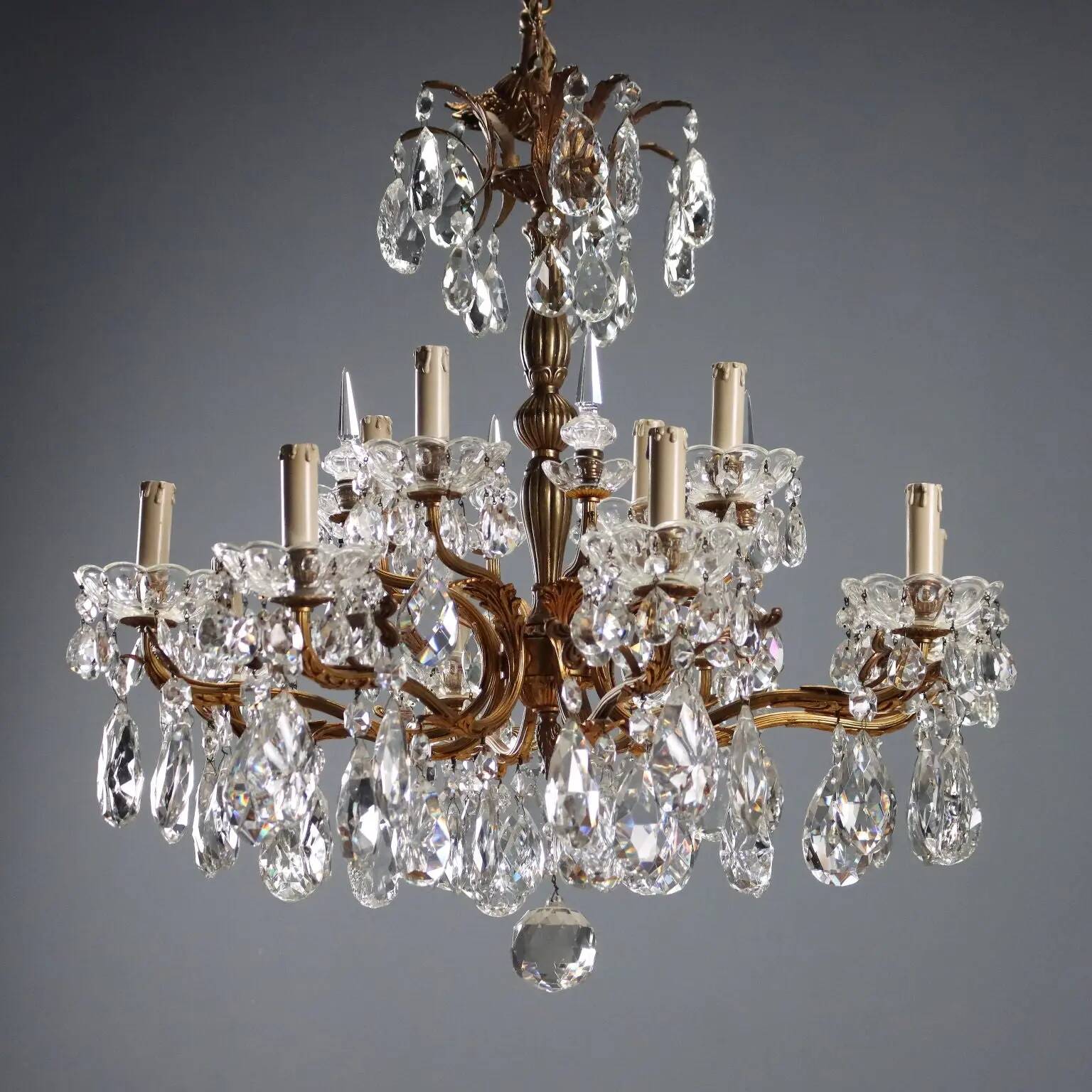 Paire de lustres anciens en bronze doré et verre, 12 lumières, XXe siècle