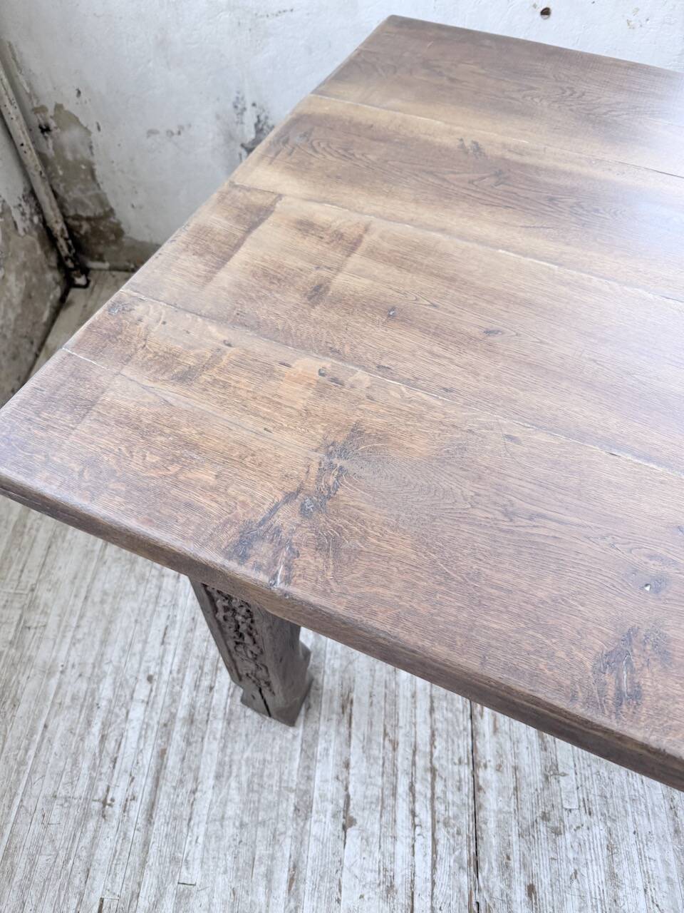 XL farmhouse table in solid oak, brutalist style, 20th century.