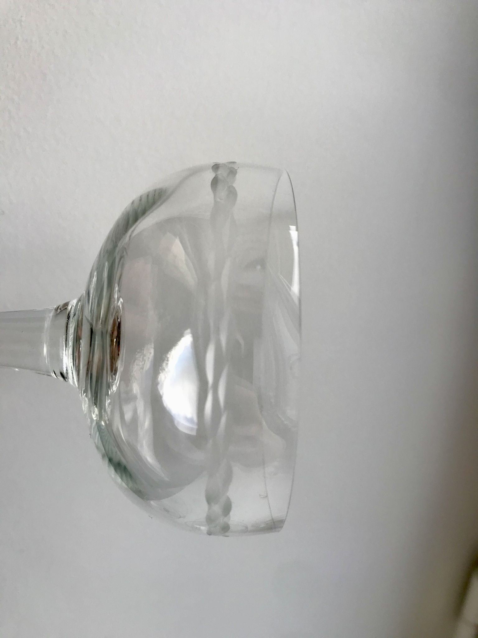 Set of 6 depicted Art Deco engraved crystal champagne glasses mismatched 50s