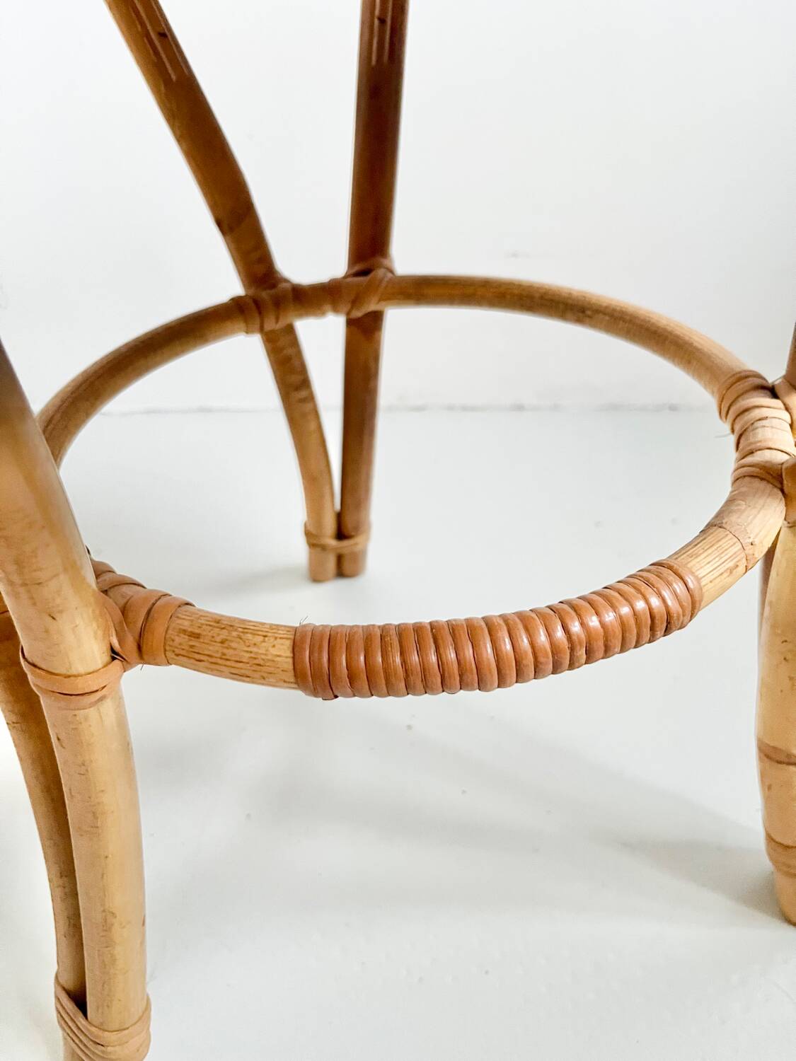 Tripod coffee table made of bamboo / rattan, 1960s - 70s