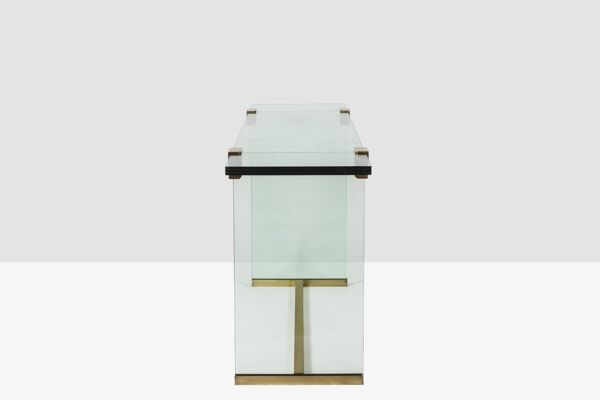Peter Ghyczy. Console en verre et laiton doré. Années 1970.