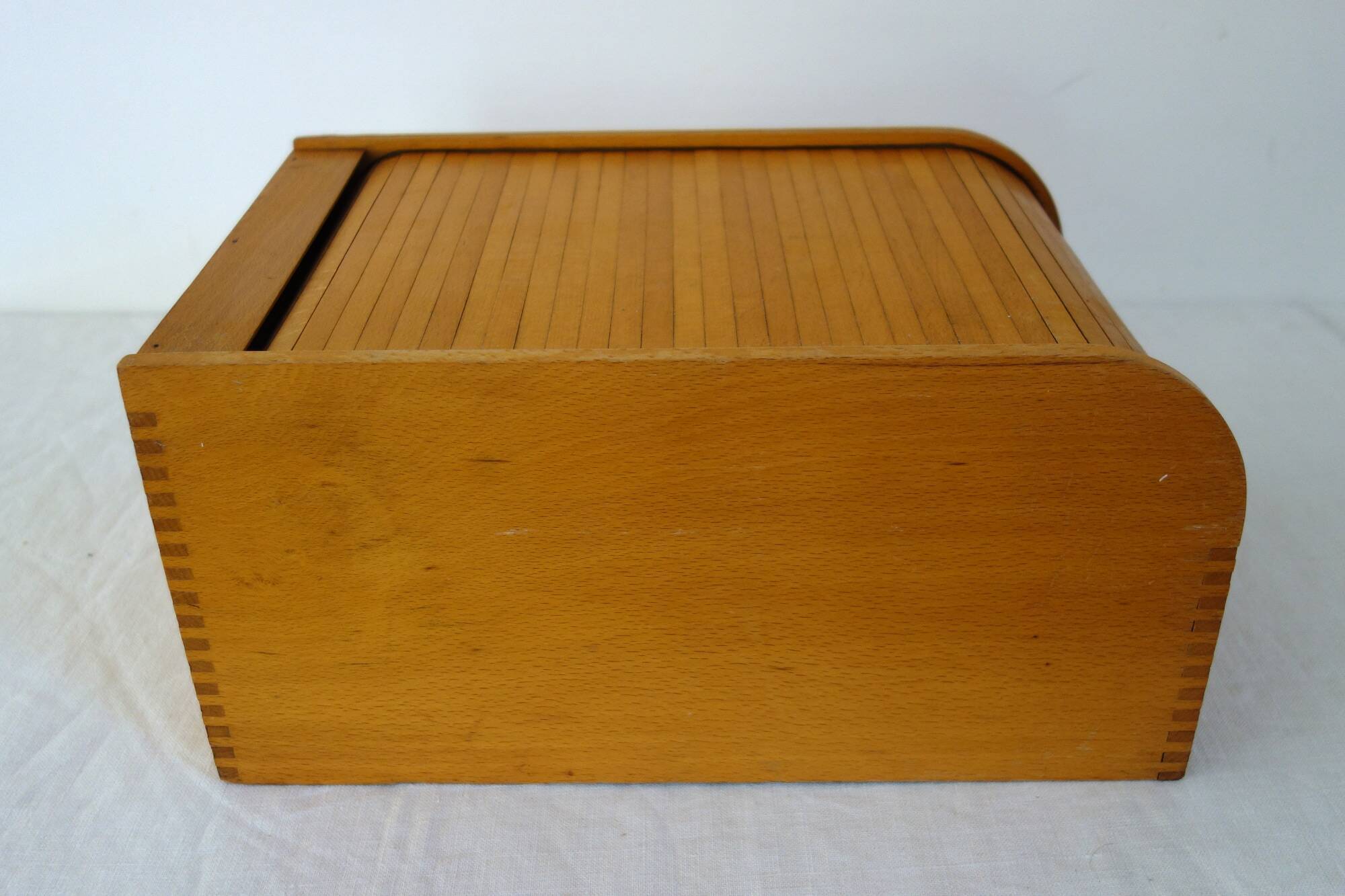 Vintage curtain box caisson