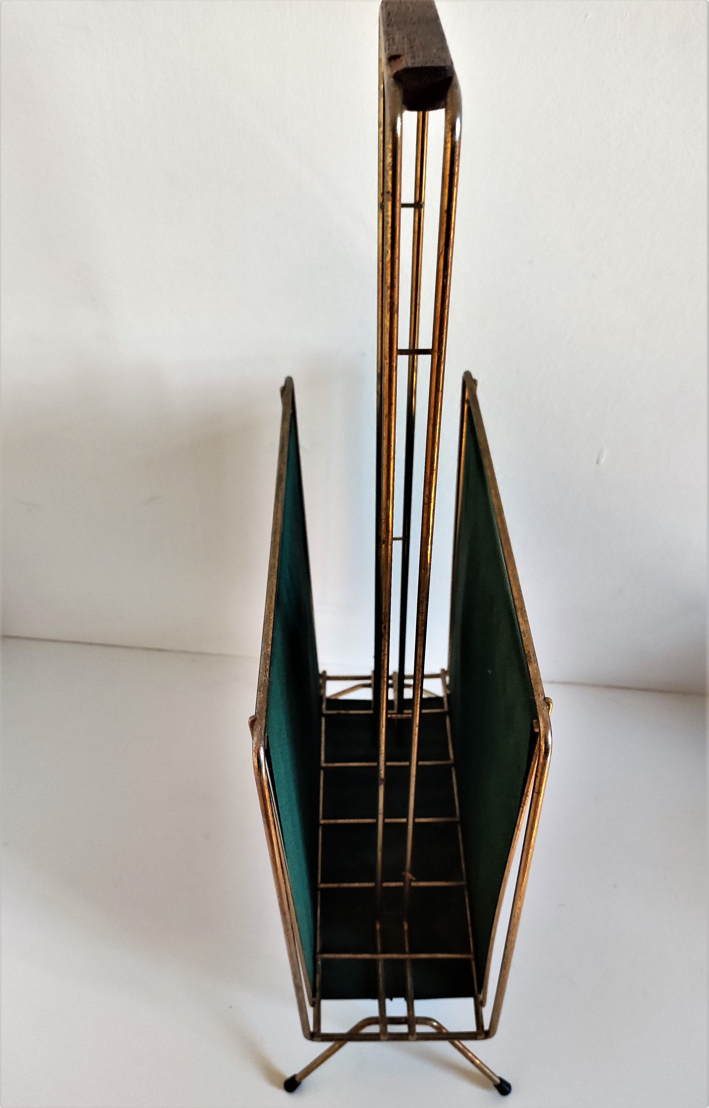 Magazine holder