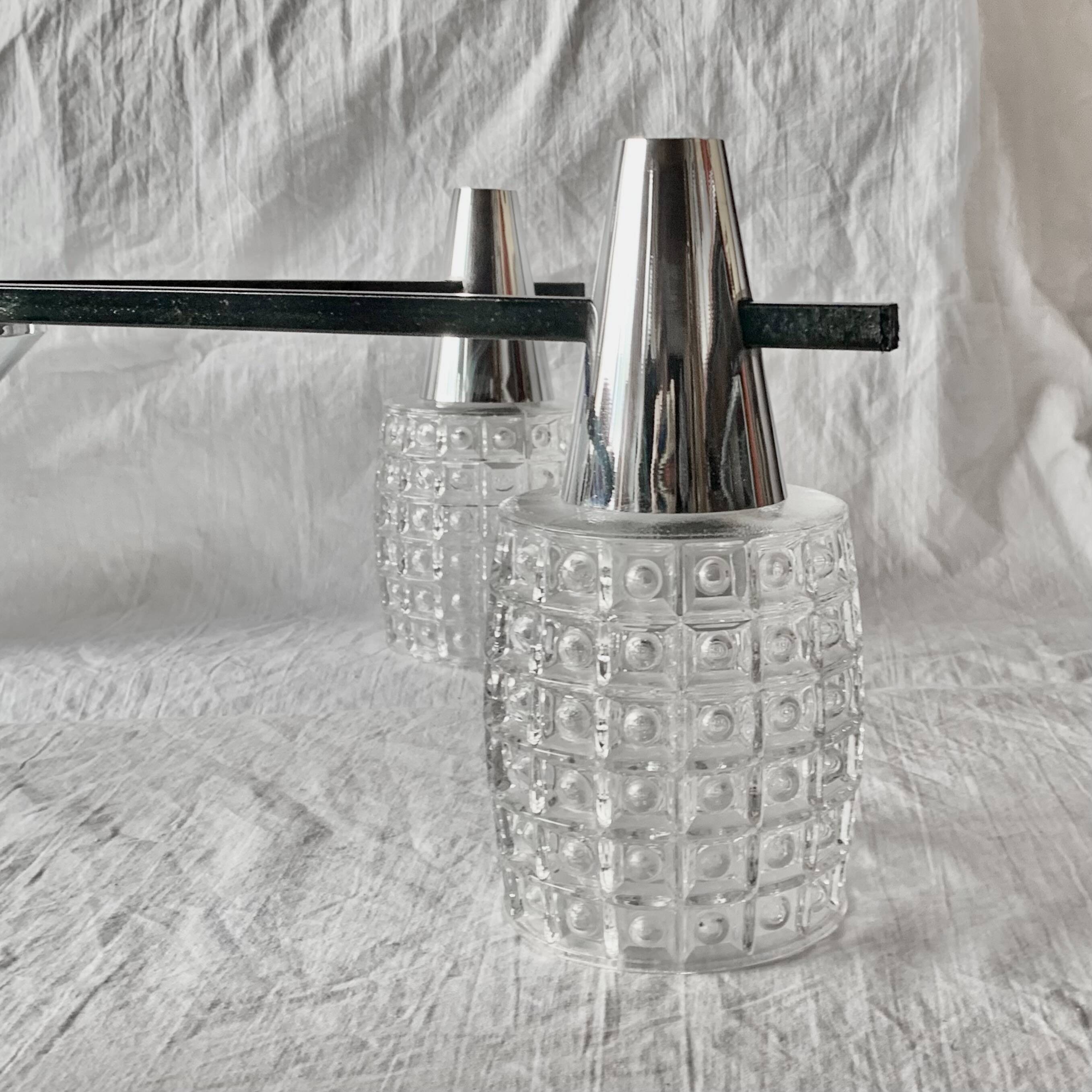 Large modernist chandelier in chromed metal and textured glass - 5 arms