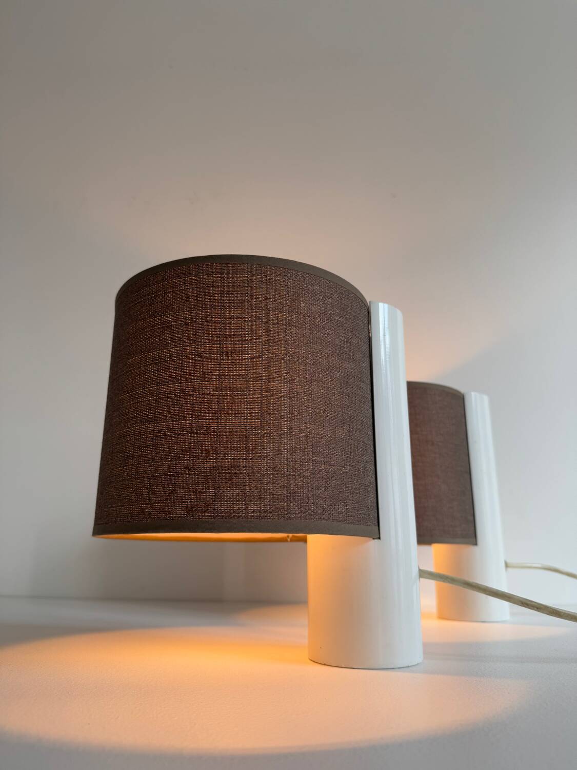 Pair of vintage table lamps, white and brown, “slim” by Gramigna for Quattrifolio, 1964 Italy
