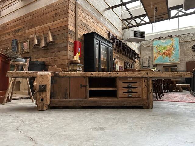 Huge workbench at the beginning of the 20th century transformed into a TV unit